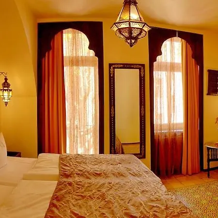 Отель Oriental & Restaurant 4*