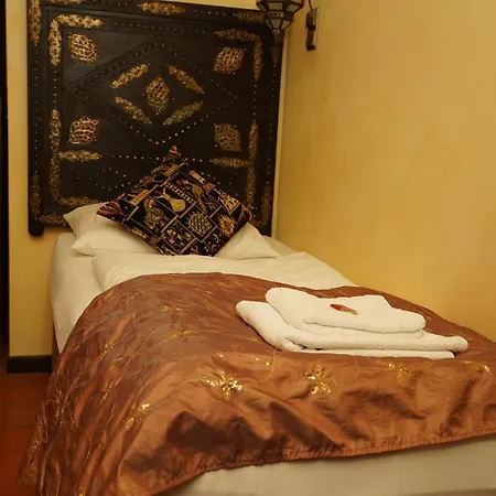 Отель Oriental & Restaurant 4*