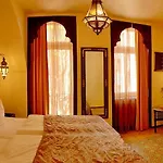 فندق Oriental & Restaurant 4*