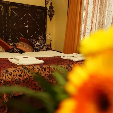 מלון Oriental & Restaurant 4*