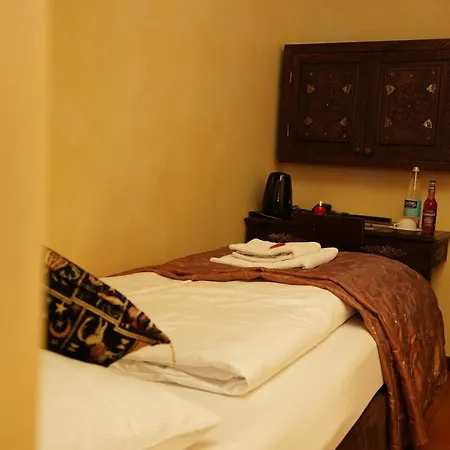 Oriental & Restaurant Hotel
