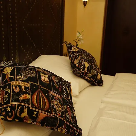 Oriental & Restaurant Hotel