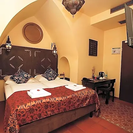 Oriental & Restaurant 4*