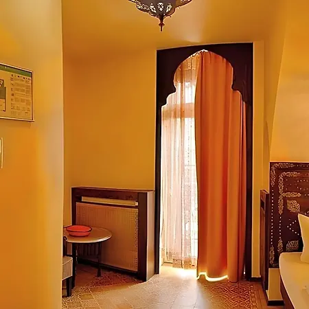 Oriental & Restaurant Hotel