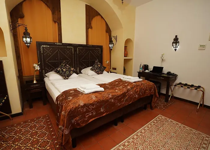 Oriental & Restaurant Hotel