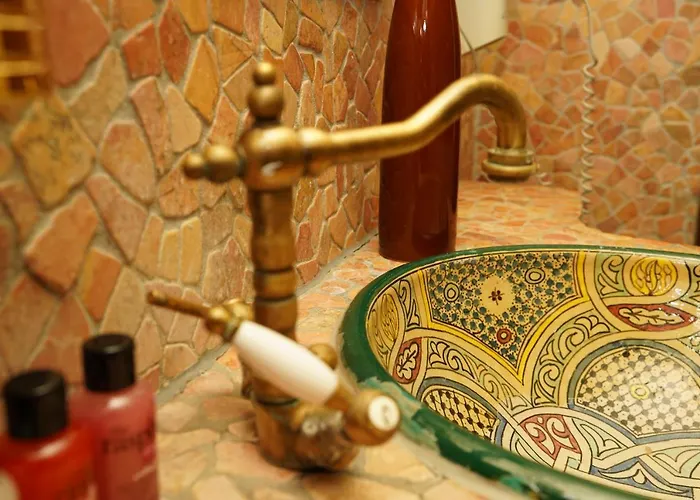 Oriental & Restaurant Hotel