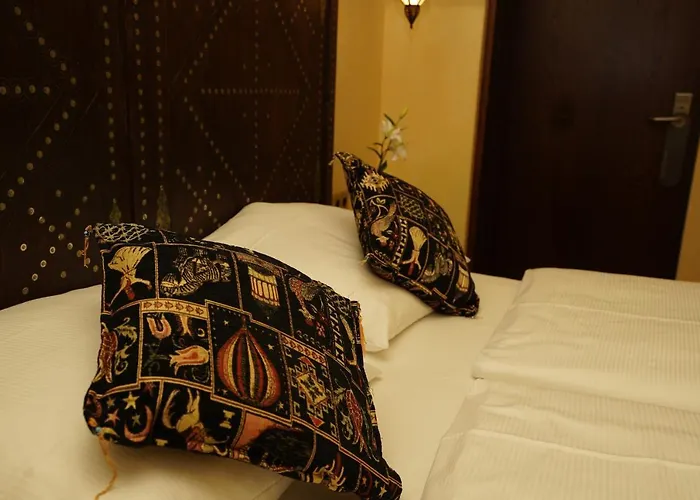 Oriental & Restaurant Hotel